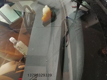 汽车玻璃裂痕怎么处理