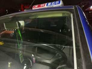 比亚迪E6前挡长裂缝修复