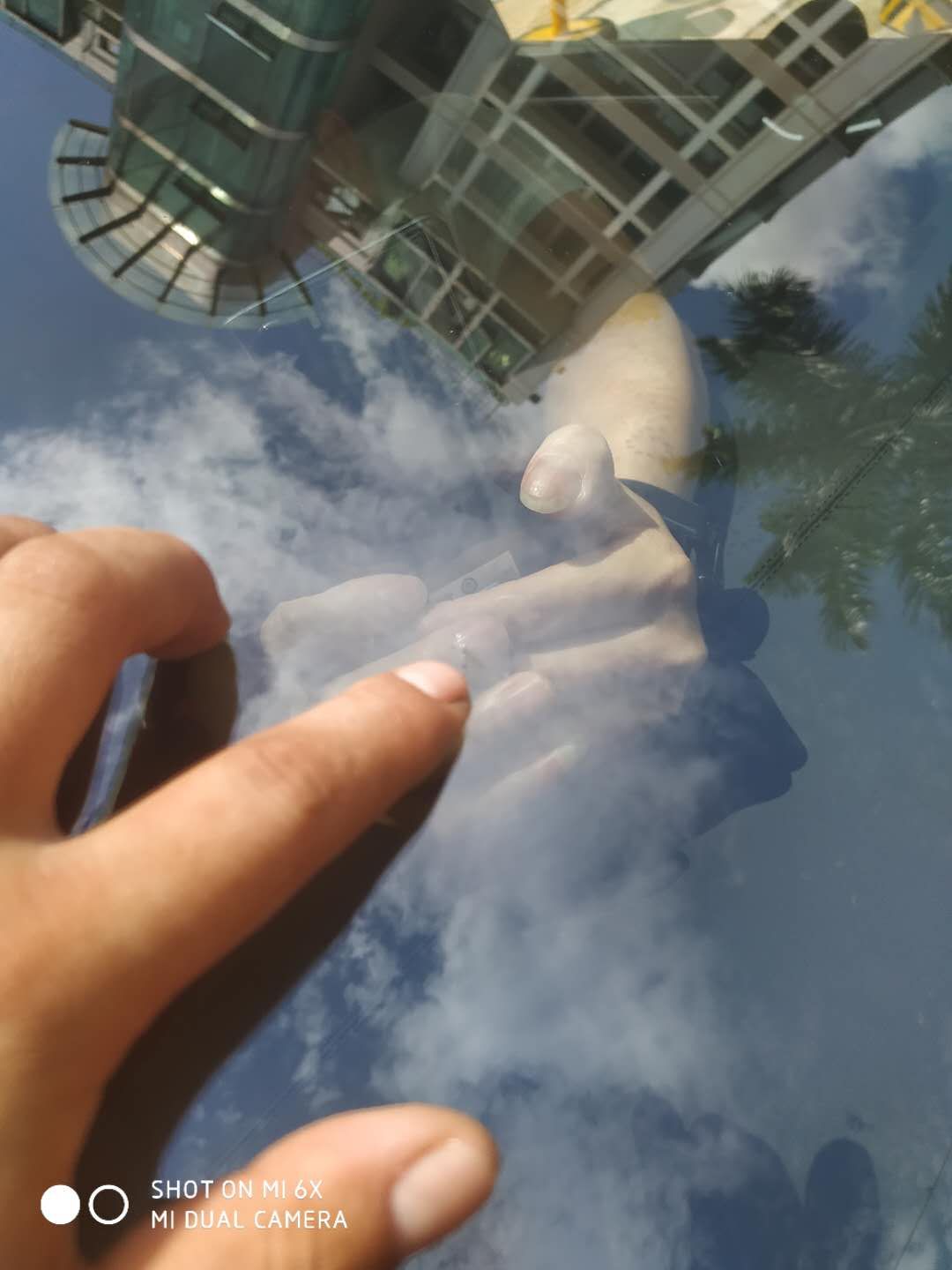 汽车玻璃裂了怎么处理