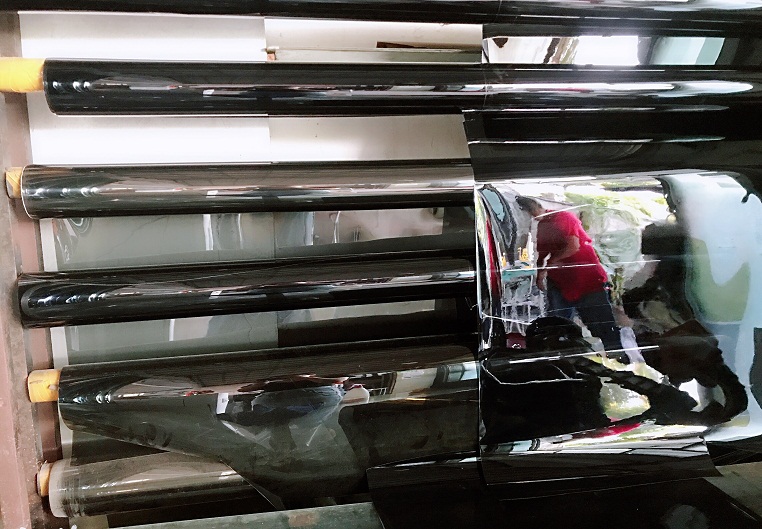 前挡风玻璃贴膜300贵吗