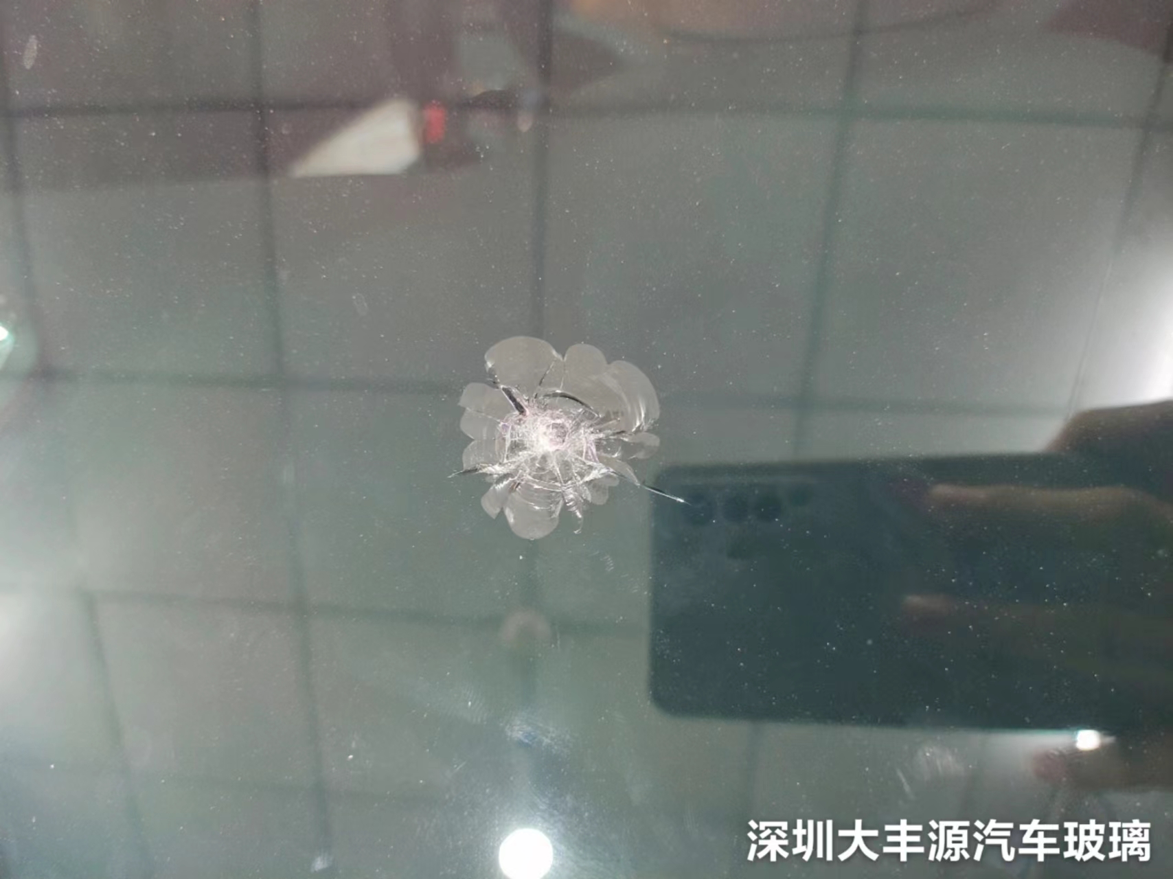 汽车前挡风玻璃牛眼炸点怎么修复？